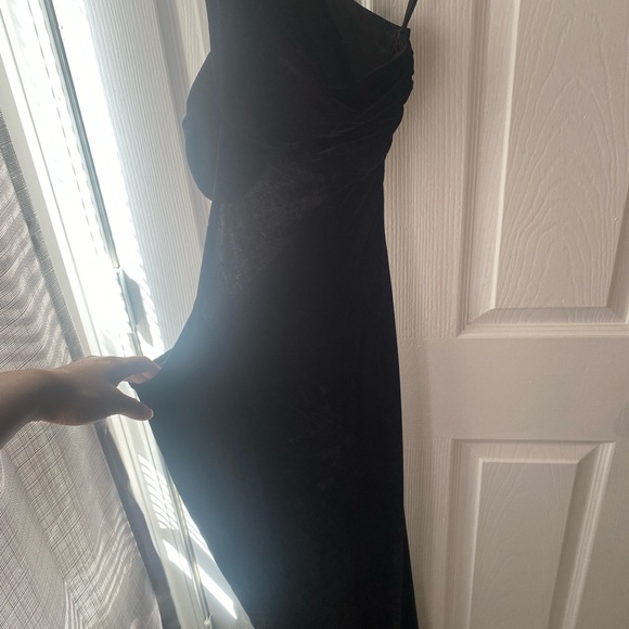 Long black velvet dress - Picture 2 of 5